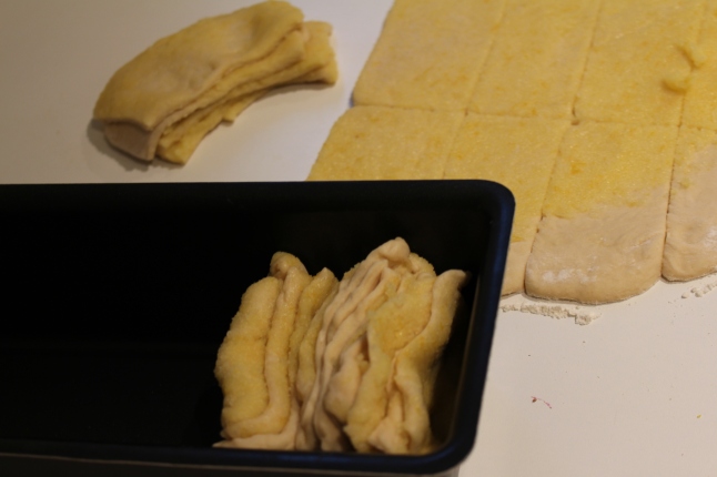 Pull-apart bread in cakevorm steken